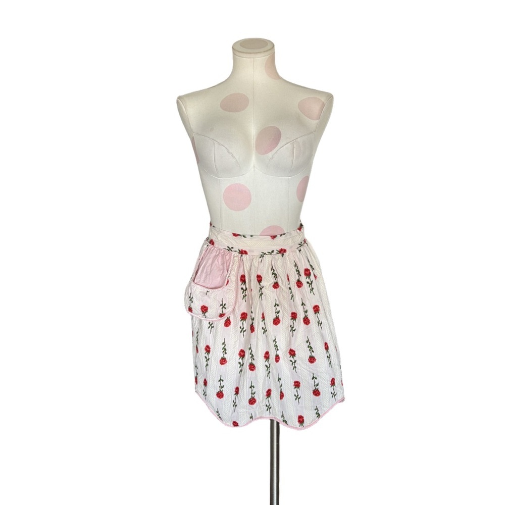 Vintage handmade Cottagecore Romantic Floral Apron – Pink Red Rose Print - Picture 9 of 9